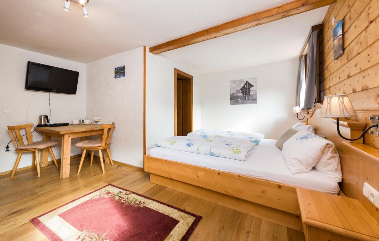 Gaestehaus Zugspitzblick Berwang Bagian luar foto