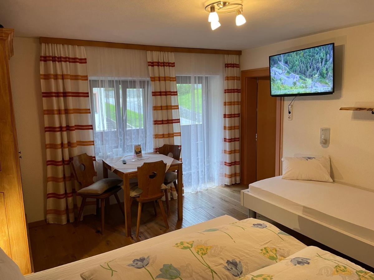 Gaestehaus Zugspitzblick Berwang Bagian luar foto