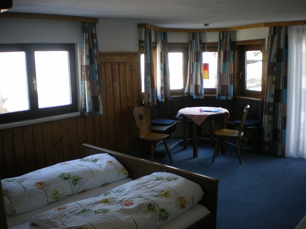 Gaestehaus Zugspitzblick Berwang Bagian luar foto